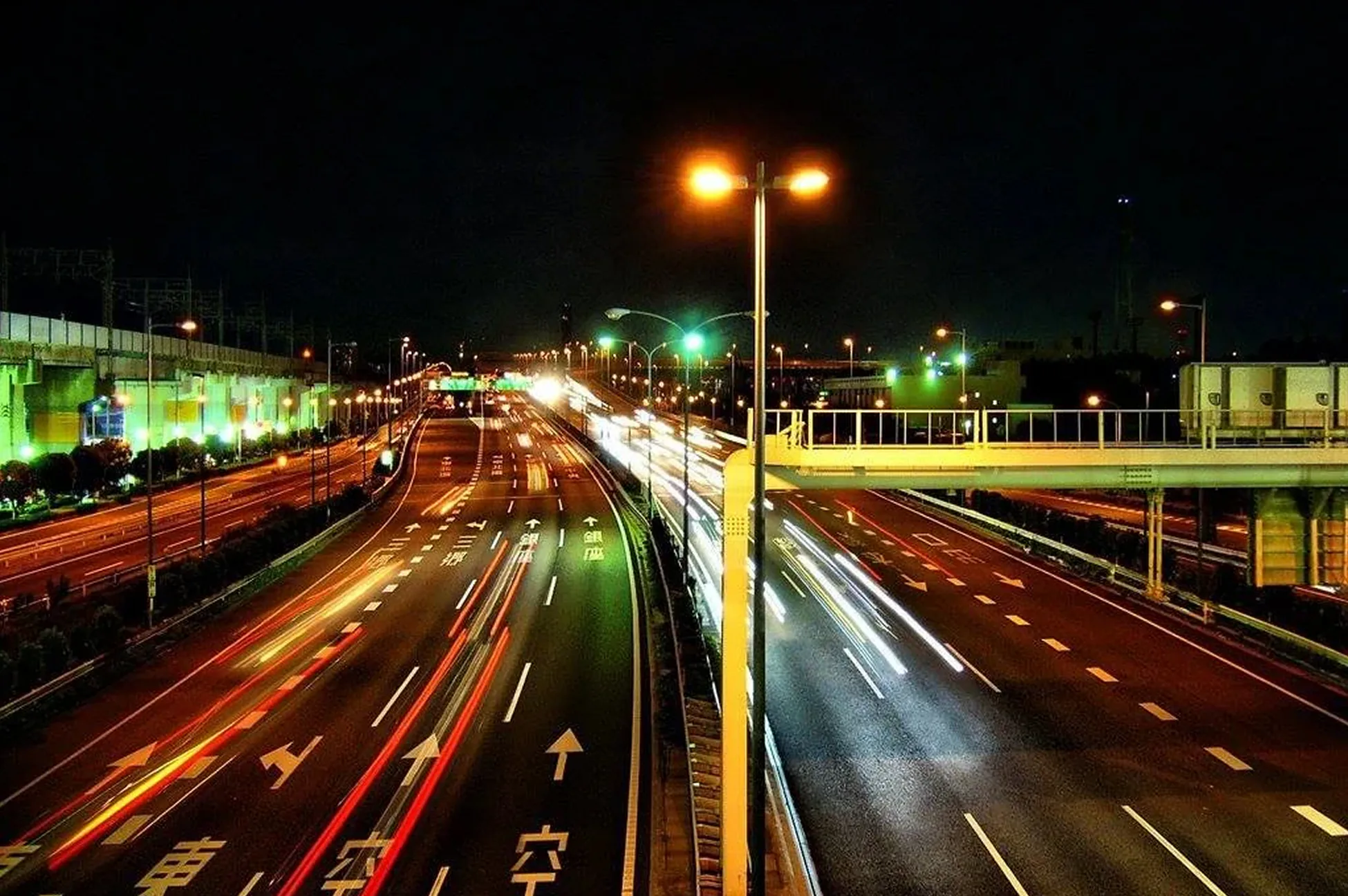 Wangan Bayshore Route Tokyo at night on a JDM tour